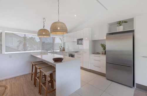 Noosaville Apartment | Riverfront Luxury - Poolside, Near Hastings