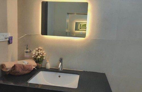 Kadadhe Apartment | Riverside studio