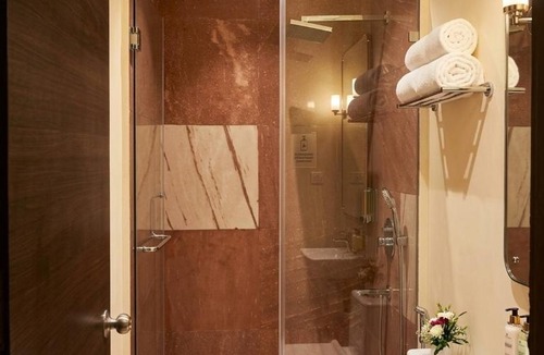 Indirapuram House | Riyasat E Resort