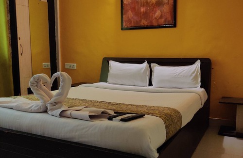 Koregaon Park Hotel | Rooms with air-conditioning, private bathrooms,showers, TVs,wardrobes. Free WiFi