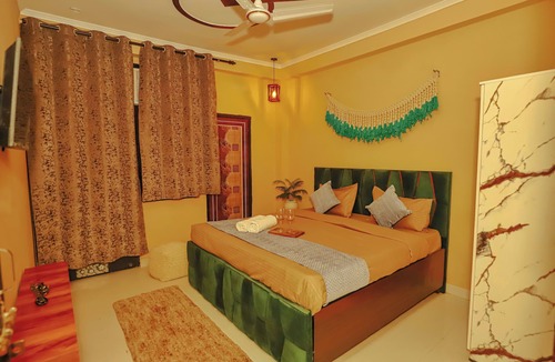 Indirapuram Hotel | Roomshala 115 Satguru Residency