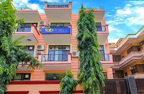 Indirapuram Hotel | Roomshala 115 Satguru Residency