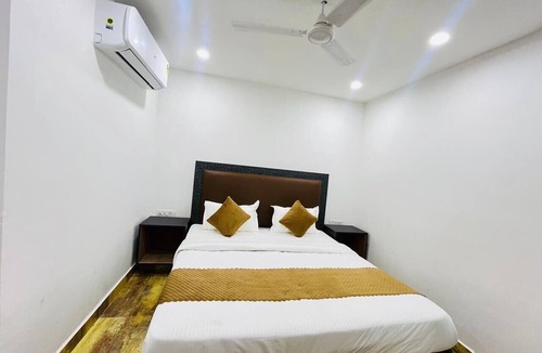 Greater Kailash Hotel | Roomshala Casa Royal - GK 1