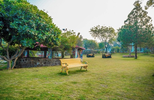 Gurugram House | Royal green Spacious farmhouse with 8 bedrooms and AC, WiFi in charming Sohna