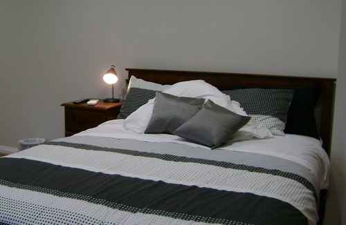Simpson Bed & Breakfast | Ruby Rose Lodge. Quiet friendly