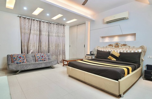 Sector 39 Hotel | Rustam Villa