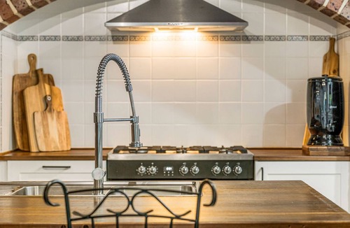 Crescent Head House | Rustic 4 Bedroom Retreat, Pool & Pets