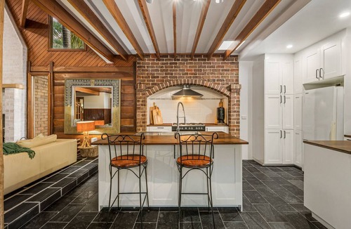 Crescent Head House | Rustic 4 Bedroom Retreat, Pool & Pets