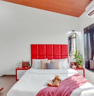 Pali Villa | SaffronStays Ivy Courtyard - 5 bedroom & Veg Only Villa in Khopoli