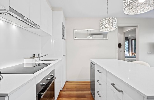 Macarthur House | Samanda's- 4pm check out Sundays|Modern|Cosy|Private|Bush Walks
