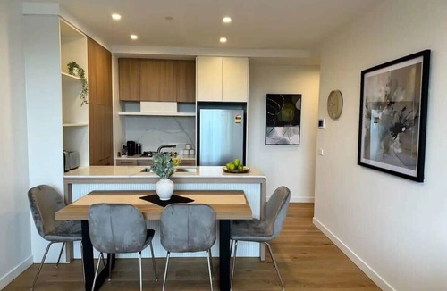 Heidelberg Heights Apartment | Samma | Modern 2-BR King Queen Bed w/Parking