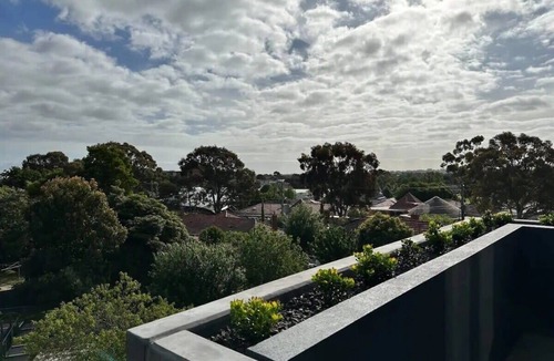 Heidelberg Heights Apartment | Samma | Modern 2-BR King Queen Bed w/Parking