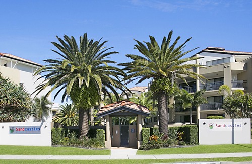 Labrador Hotel | Sandcastles on the Broadwater