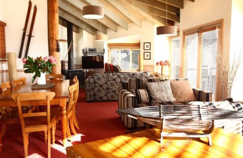 Hotham Heights Ski Chalet | Sanki