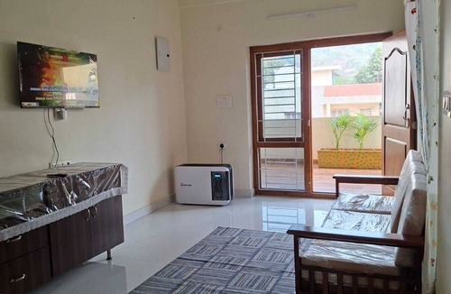 Visakhapatnam Apartment | Sarvat Gṛham-2 Bed Home Hill View Bright & Spacious Airy Near Airport & Railway