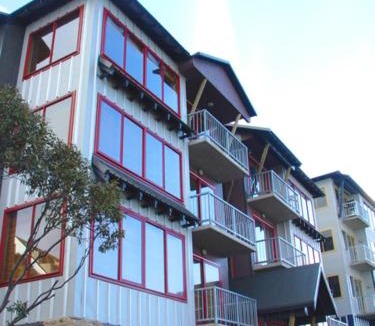 Hotham Heights Apartment | Schnapps