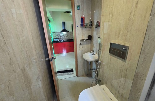 Wadala Apartment | Sea view 26th floor comfortable Soothing apartment with AC in bedroom Mumbai
