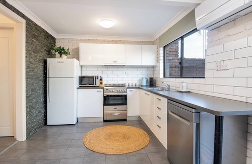 Woolgoolga House | Seadream on Nelson. New Listing. pet Friendly , 300m Stroll to Beach and Cafes