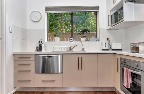 Glenside Apartment | Secure Suite | Gated Complex, Courtyard, 5 Min CBD