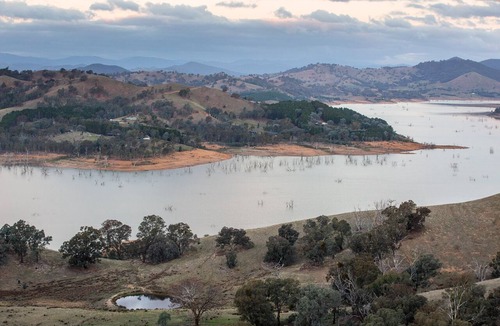 Maindample House | Self Contained Bonnie Doon Accommodation Farmstay on Lake Eildon near Mansfield