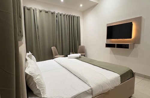 Sector 70 Hotel | Shft-In Hotel