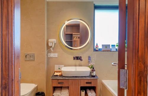 Shilon Bagh Apartment | Shilayvas Cottages, Kufri Centrally Heated, Bathtub & Kitchenette
