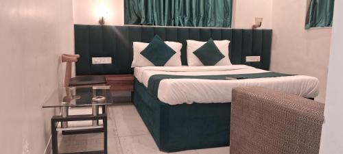 Vile Parle Hotel | Shine Hospitality Residency