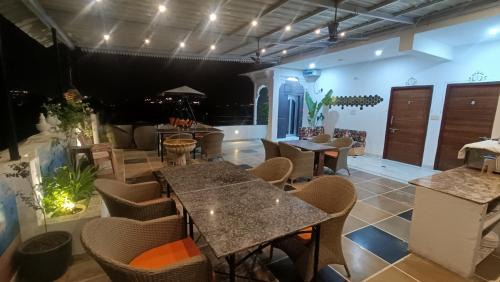 Lake Swaroop Sagar House | Shiv Villa Home Stay