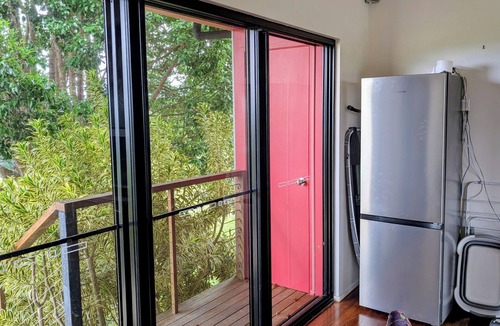 Barrine Cabin | Short term accommodation farm stay on Tinaroo Dam