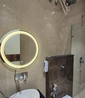 Jalesar Hotel | Shri banke bihari complex