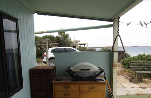Para Wurlie House | Sibly's ~ Absolute beachfront shack *OFF PEAK SPECIALS*