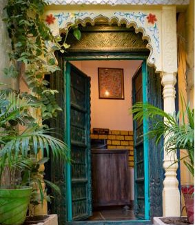 Lake Swaroop Sagar Hostel | Soham Haveli - A Lake Facing Stay in Udaipur