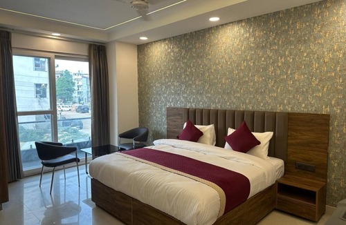Sector 39 Hotel | Soothing Stayz - Near Medanta