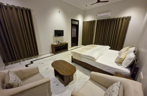 Gomti Nagar House | Soulful Retreat