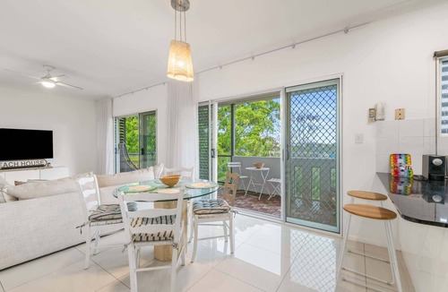 Hamilton Apartment | Spacious 2-Bed with Private Rooftop & BBQ Access