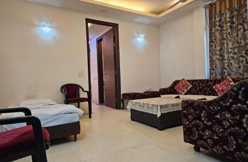 Lajpat Nagar Apartment | Spacious 2bhk apartment!