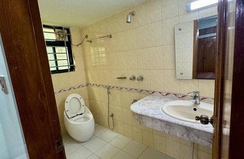 Basundhara Residential Area Apartment | Spacious 3‑BR Bashundhara Flat AC, Wi‑Fi & Balconies. KeyHost Homes