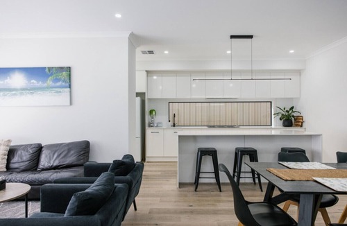 Warradale House | Spacious 3BR Coastal Stay Near Marion & Brighton