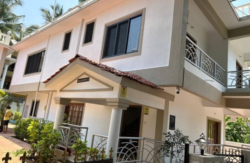 Calangute Villa | Spacious 5 Bedroom-VILLA PAPA JOHN CALANGUTE with swimming pool, Free WiFi, AC