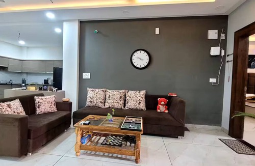 Sanwer House | Spacious 6-bedroom house in charming Indore with AC