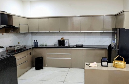 Sanwer House | Spacious 6-bedroom house in charming Indore with AC