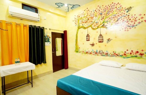 Varanasi Hotel | Spacious 8-bedroom hotel suites in delightful Varanasi with AC & Non AC