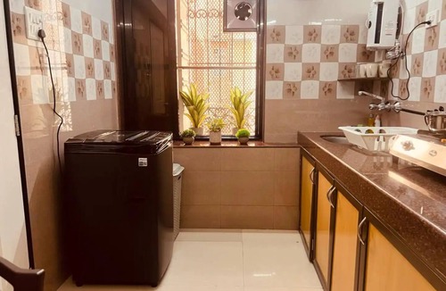 Bandra West Apartment | Spacious Modern Studio in Bandra West