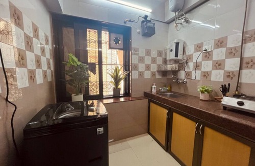 Bandra West Apartment | Spacious Modern Studio in Bandra West
