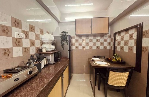 Bandra West Apartment | Spacious Modern Studio in Bandra West