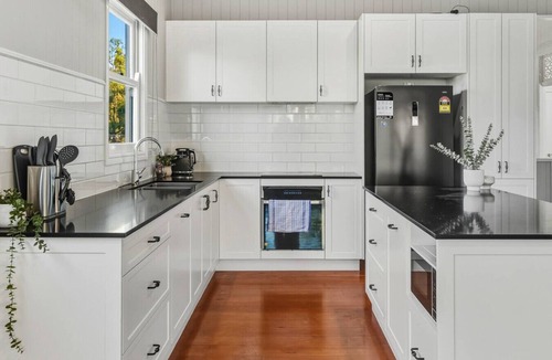 Wellers Hill House | Spacious upper 3BR Family Home in Quiet Tarragindi