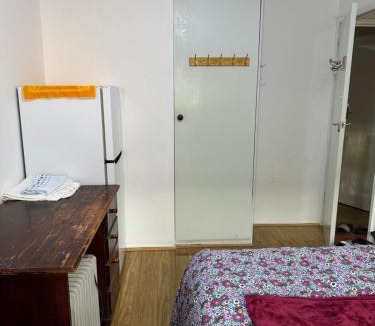 Springvale South House | Springvale couple room with shared bathroom
