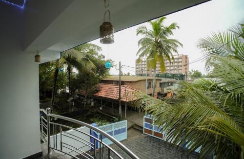 Erezha House | SR Lakefront Villa & Luxury houseboats