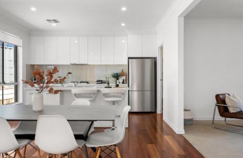 St Georges House | St Georges Gem - Spacious and Well-located Family Stay