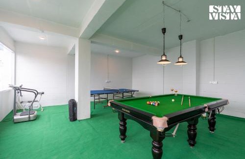 Kumarhatti Villa | StayVista at IRIS with Outdoor Pool & Bonfire